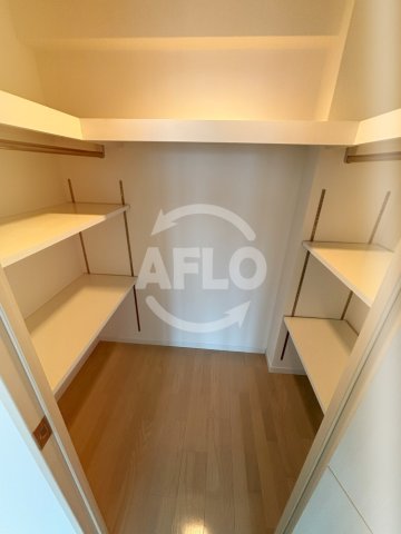 収納　アルグラッドザタワー心斎橋　ウォークインクローゼット