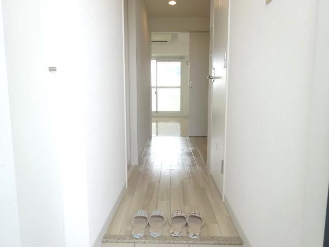 玄関　玄関から見たお部屋