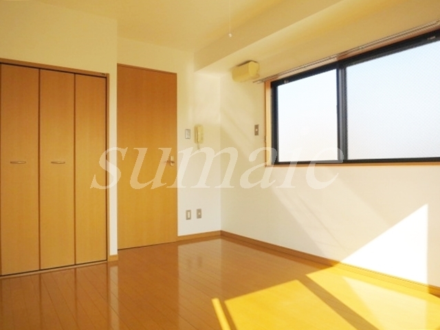 居室・リビング　収納付きのお部屋です☆彡