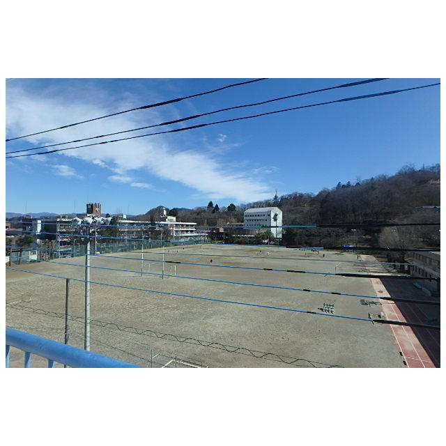 眺望　都留文科大学、グランドが目の前です