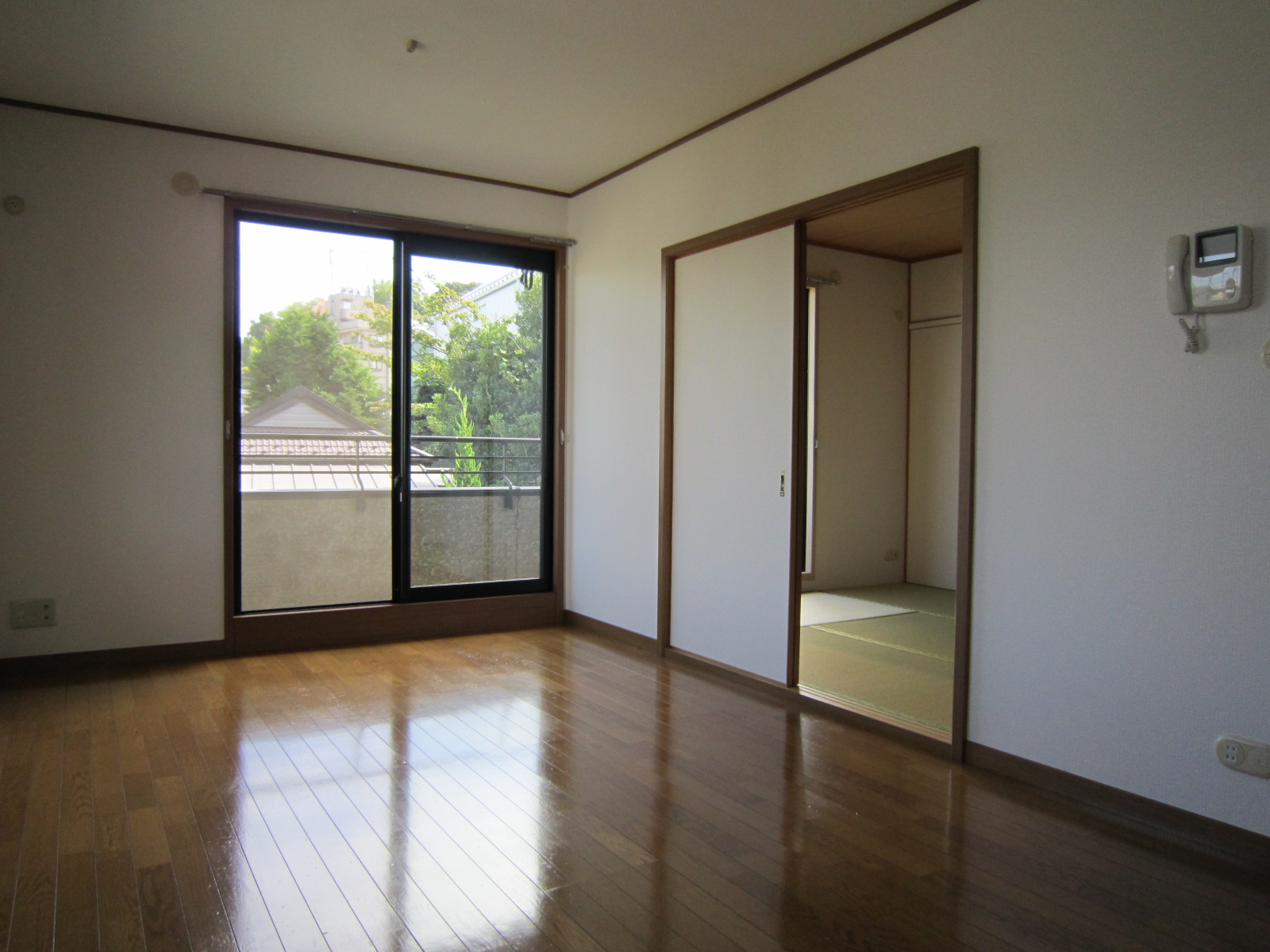 居室・リビング　※反転タイプのお写真になります。