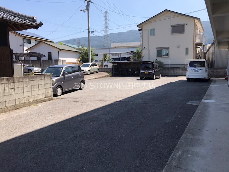 【武村マンション朝日の駐車場】