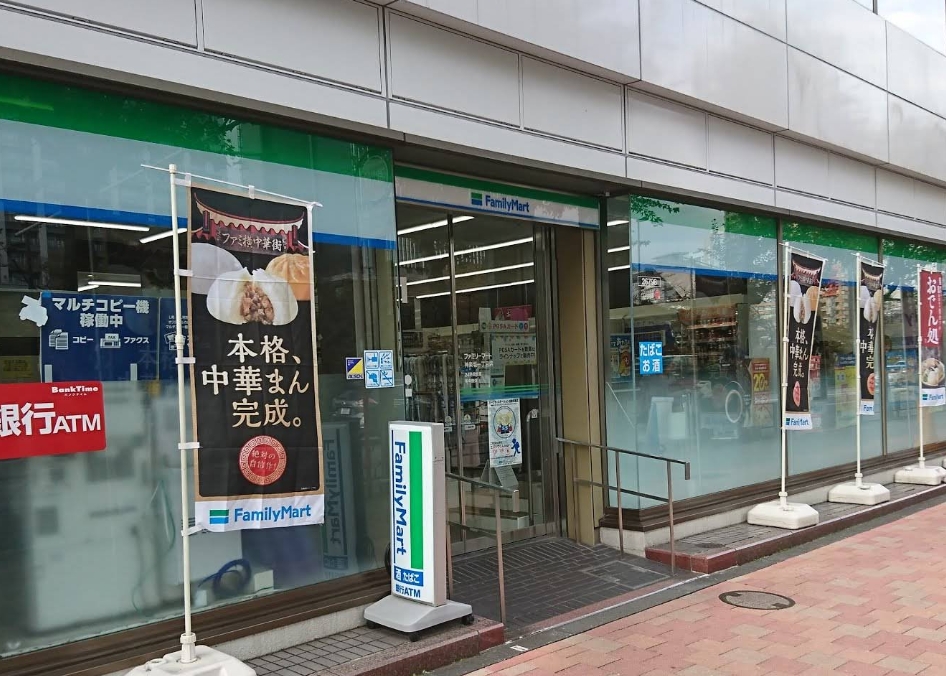 コンビニ　ファミリーマート神楽坂一丁目店（コンビニ）まで216m