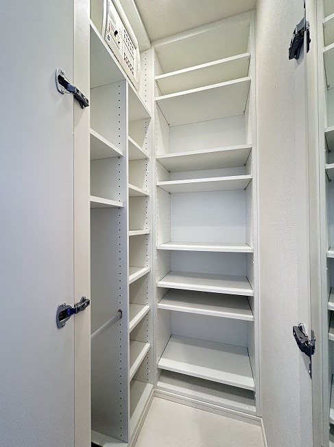 玄関　シューズインクローゼット※写真は類似間取り別部屋。
