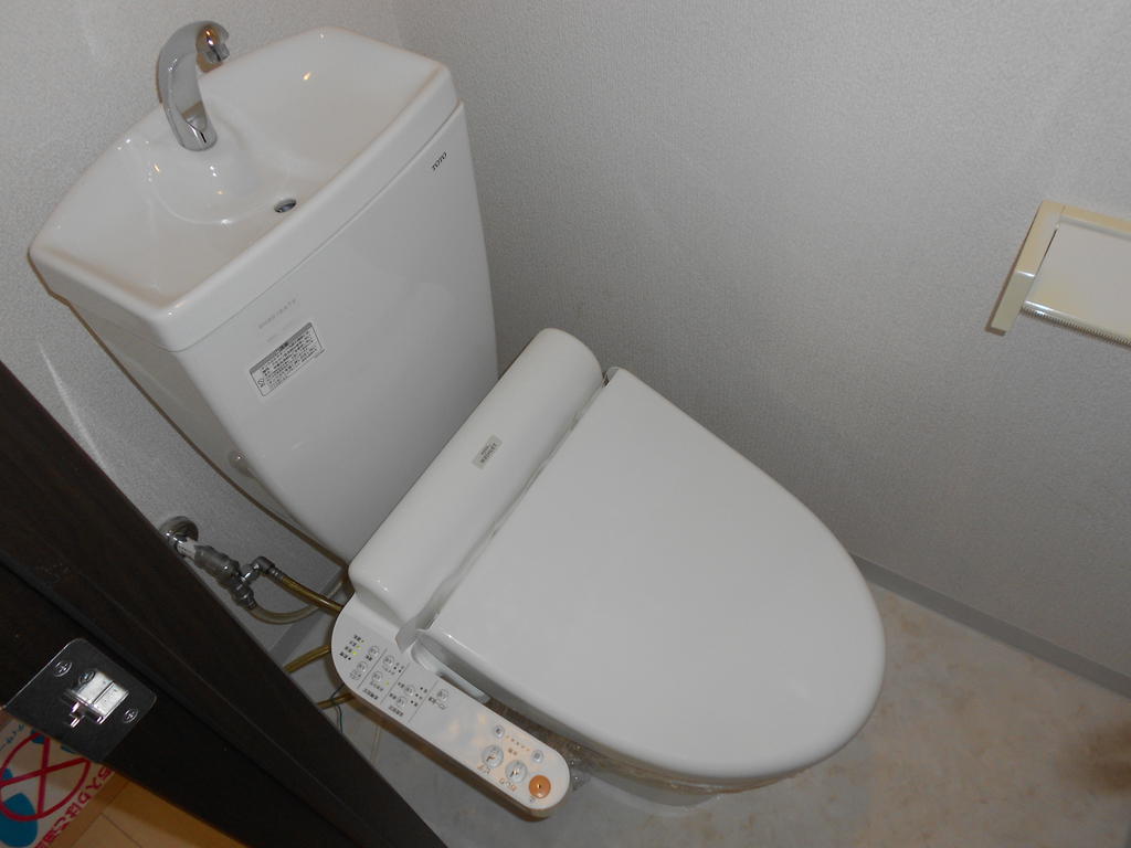 トイレ　同タイプ同モデルの写真を使用