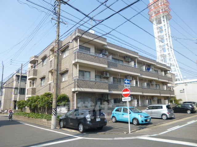 名古屋市昭和区雪見町のマンションの建物外観