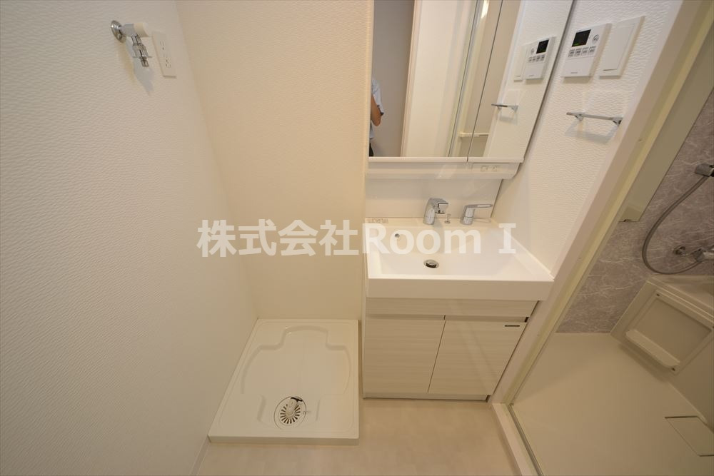 洗面設備　ゆったりとスペースのある洗面所