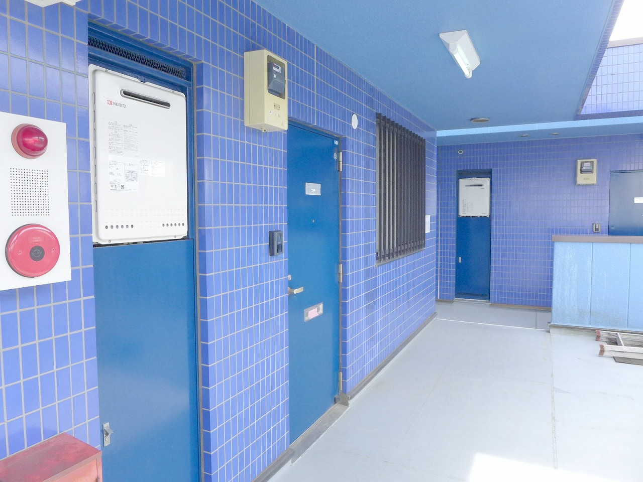 西武新宿線 航空公園駅 徒歩6分 3階建 築34年の外観写真