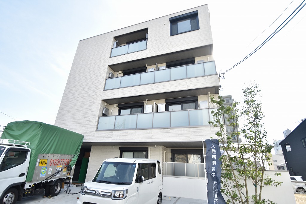 広島市南区青崎のマンションの建物外観