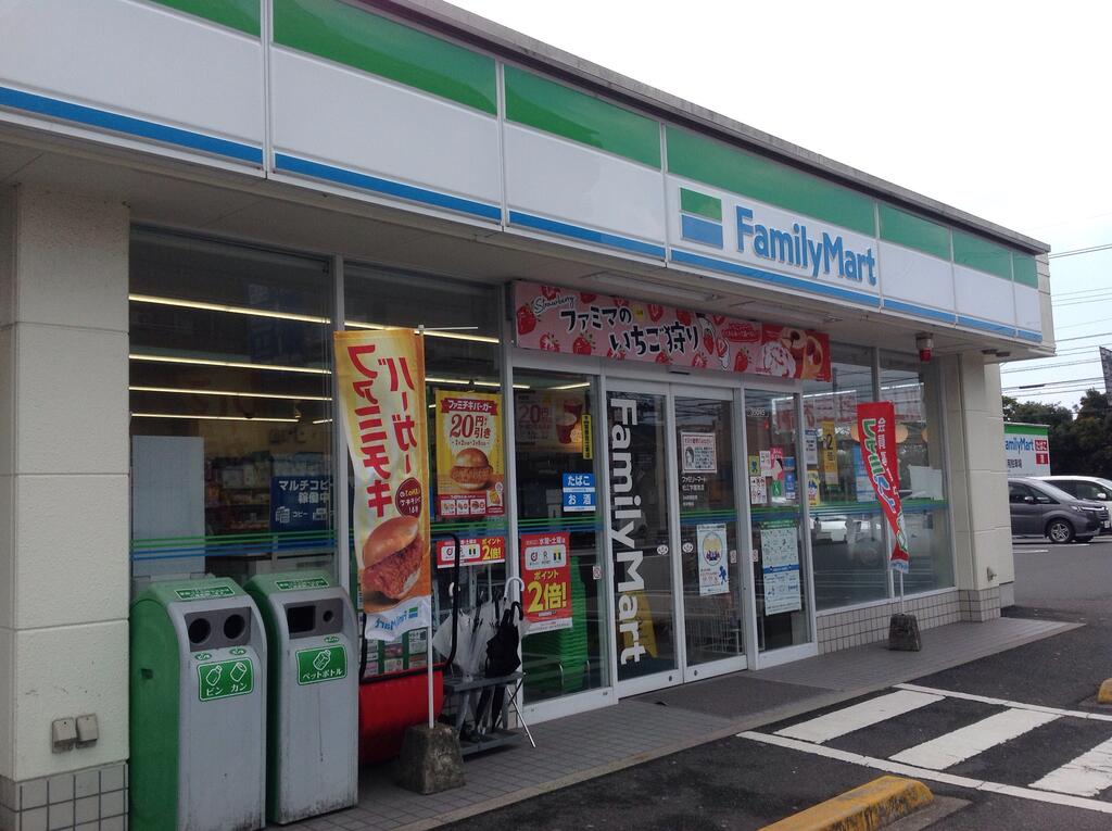 コンビニ　ファミリーマート楽山店（コンビニ）まで417m