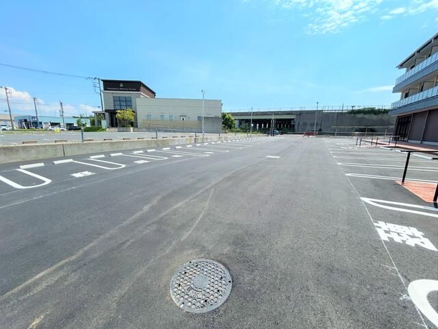 【木更津市金田東のマンションの駐車場】