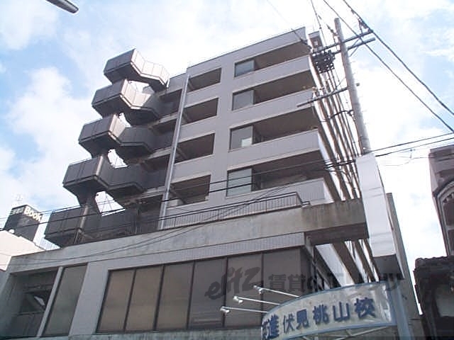 京都市伏見区京町３丁目のマンションの建物外観