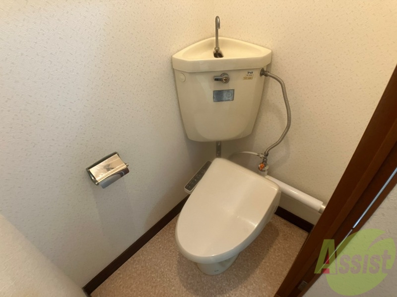 トイレ　シャワートイレになっているので快適です！