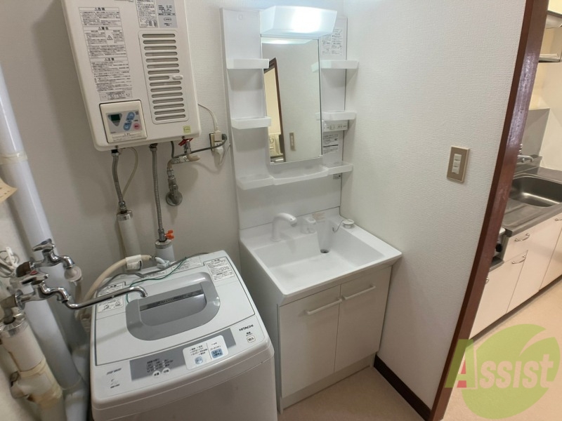 洗面設備　大きくて使いやすそうな独立洗面台になっています。