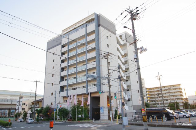 大阪市淀川区三国本町のマンションの建物外観