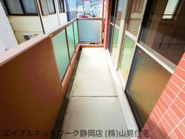 【静岡市駿河区下川原のマンションのバルコニー】