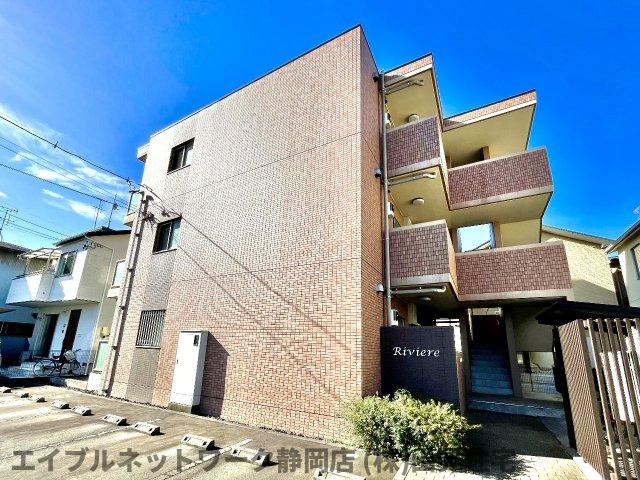 静岡市駿河区下川原のマンションの建物外観