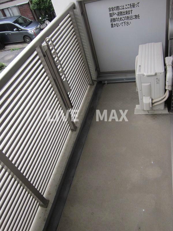 バルコニー　家具付きマンション