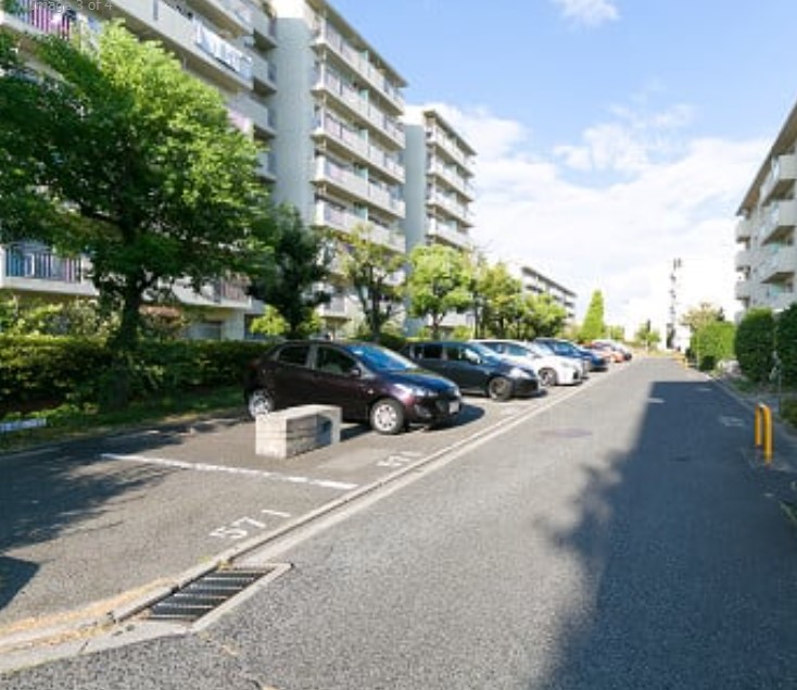 【ペア浅香山団地25棟の駐車場】