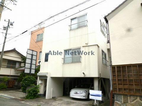 新川町貸家の建物外観