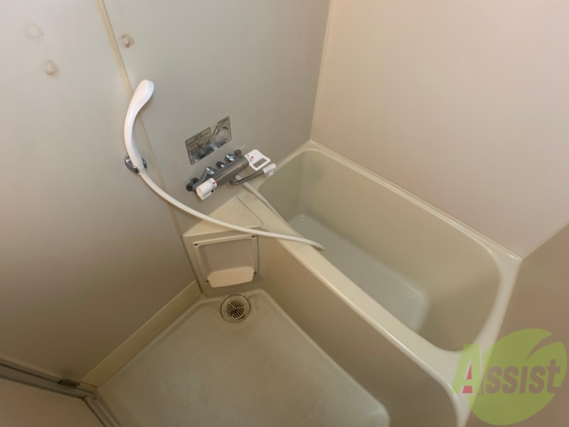 バス・シャワールーム　バスルームはこちらです。広々としてゆったり休めます。