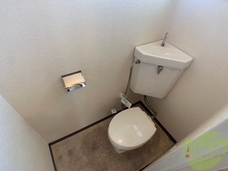 トイレ　こちらはトイレです。清潔感があり、安心して使用できます。