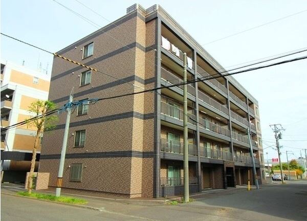 【札幌市白石区本通のマンションの建物外観】