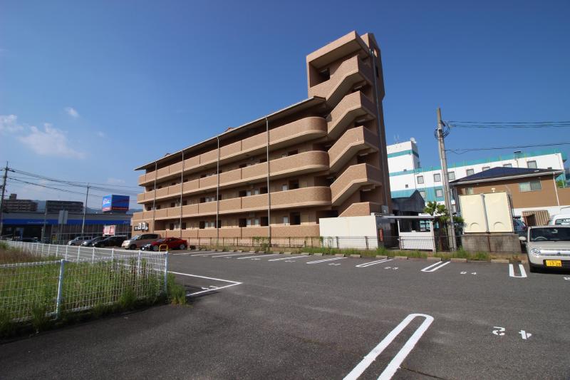 【東広島市西条大坪町のマンションの建物外観】