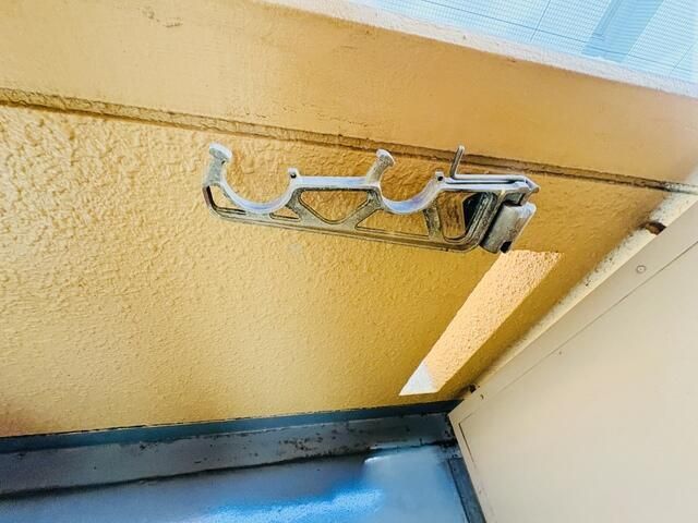 バルコニー　バルコニーがあるので洗濯物を太陽の下で干すことができます♪