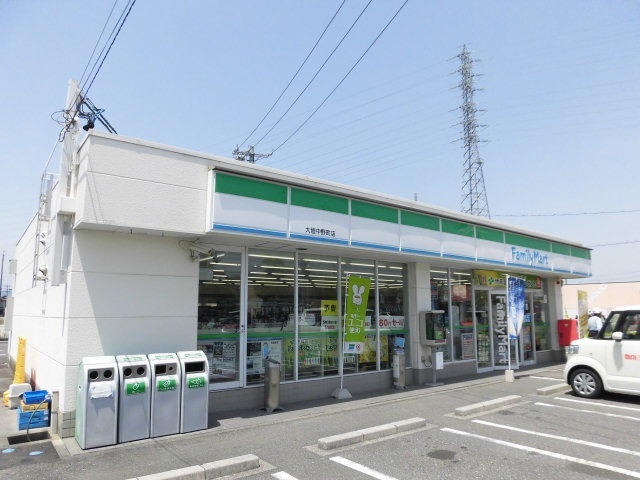 コンビニ　ファミリーマート（コンビニ）まで1100m