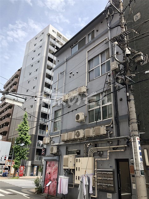 千代田区岩本町のマンションの建物外観