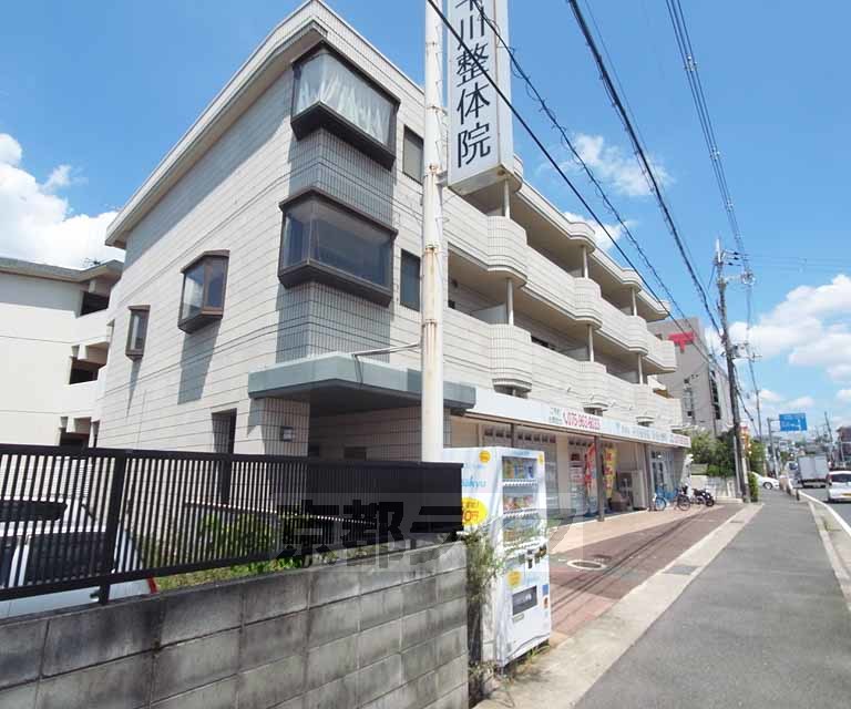 向日市上植野町のマンションの建物外観