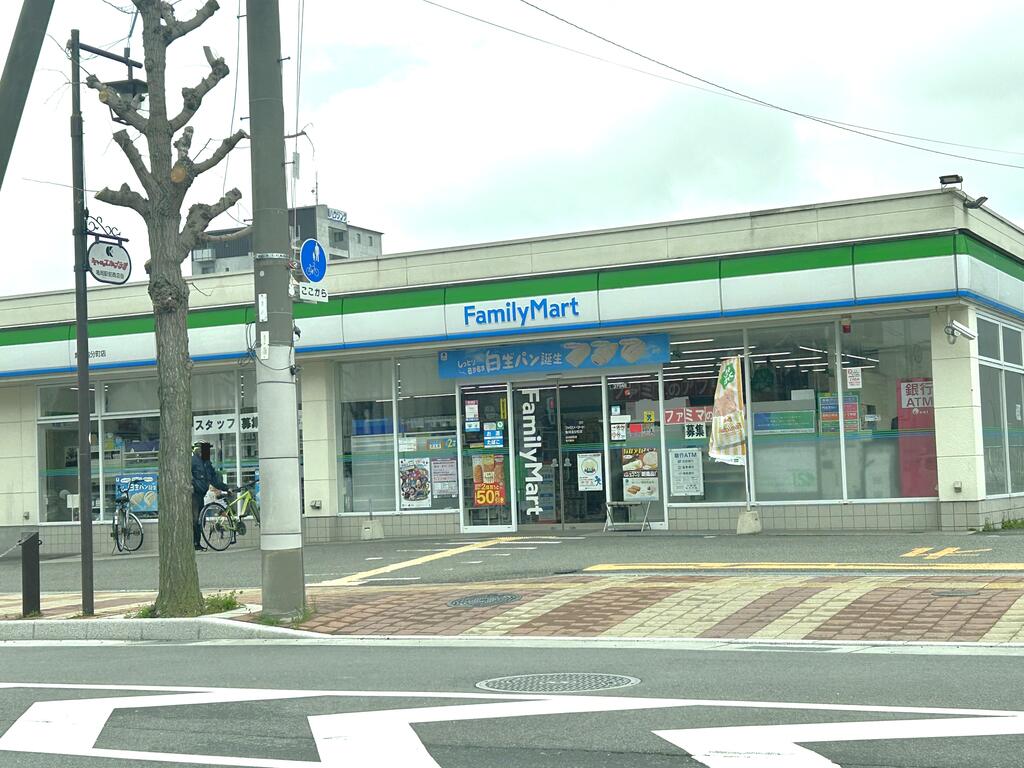 コンビニ　ファミリーマート亀岡追分町店（コンビニ）まで470m