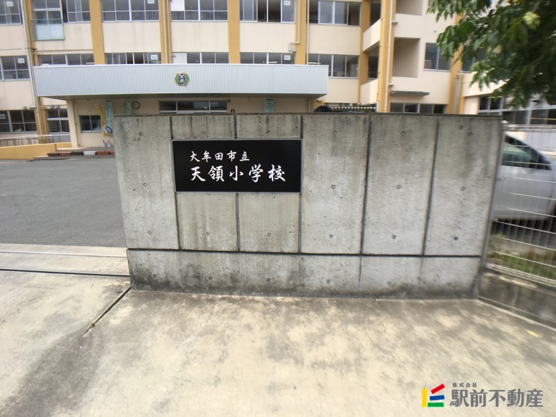 【アヴェニール諏訪の小学校】