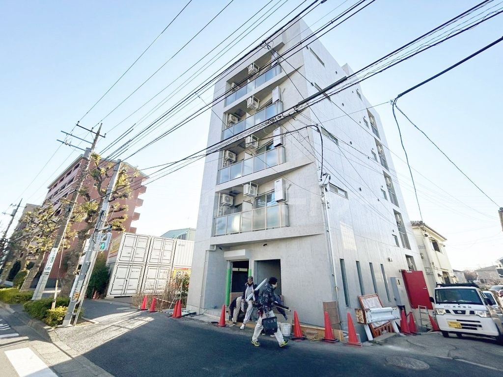 【足立区東伊興のマンションの建物外観】