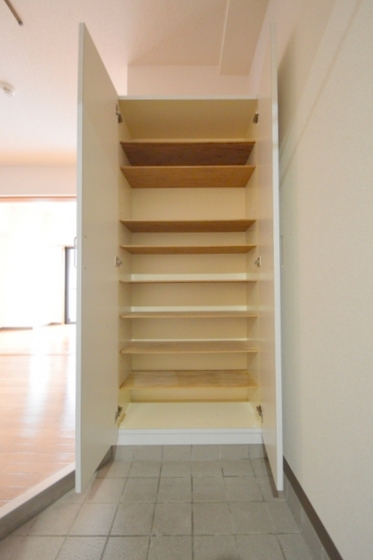 玄関　大容量のシューズボックス