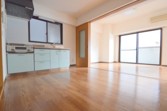 居室・リビング　ダイニング約６．１帖・２口コンロの広々キッチン♪