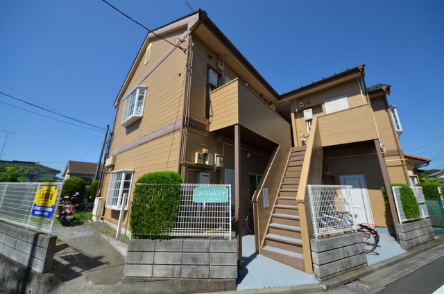 建物外観　★程よい緑に囲まれた、居心地の良い物件です★