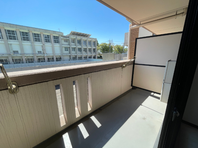 バルコニー　南向きで日当たり良好です。