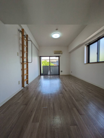 居室・リビング　同物件別号室