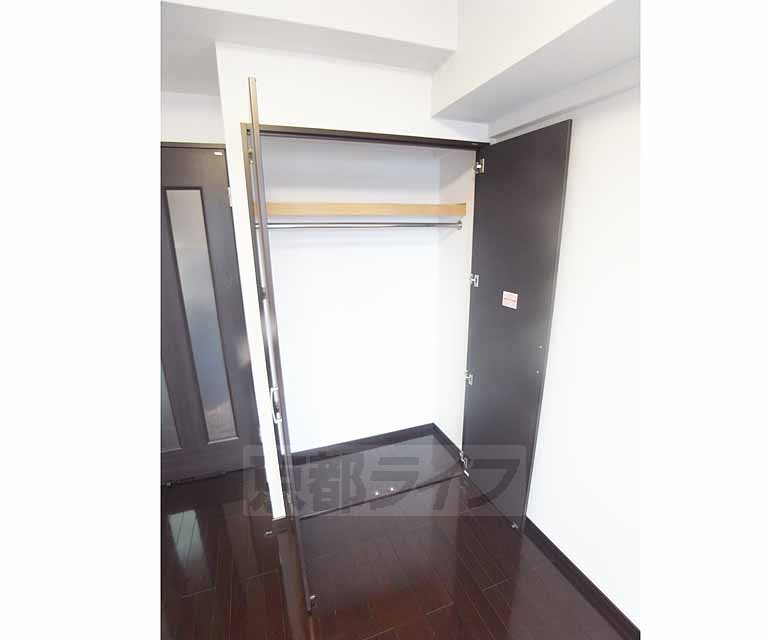 収納　扉が大きめな収納です