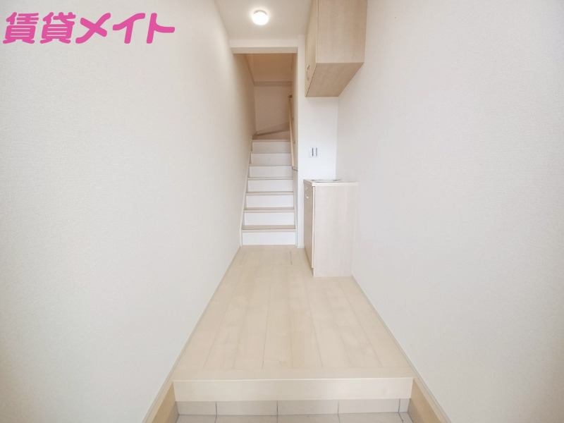 玄関　同物件別部屋参考写真