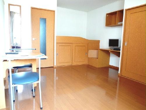 居室・リビング　１Ｆ　フローリング　２Ｆ　カーペット