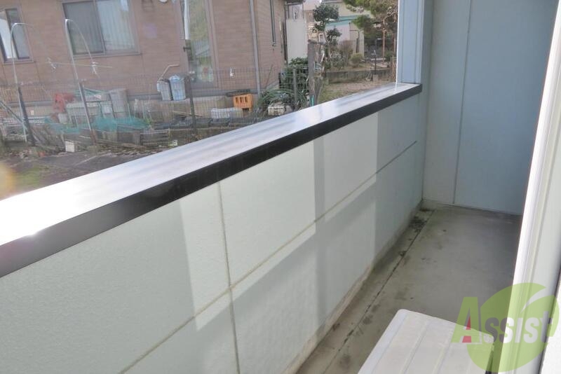 バルコニー　バルコニーは洗濯物を干すにはいい広さですねー。