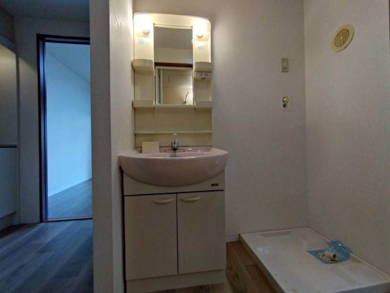 洗面設備　使い勝手の良い洗面化粧台。