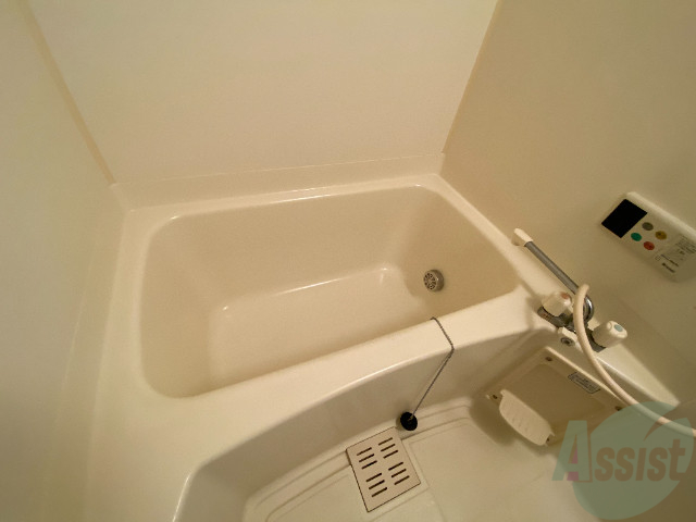 バス・シャワールーム　追い焚き機能が付いているのでいつでも温かいお風呂に入れますよ