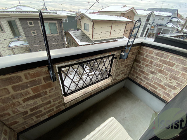 バルコニー　バルコニーがあるので洗濯物は外に干せそうですね！