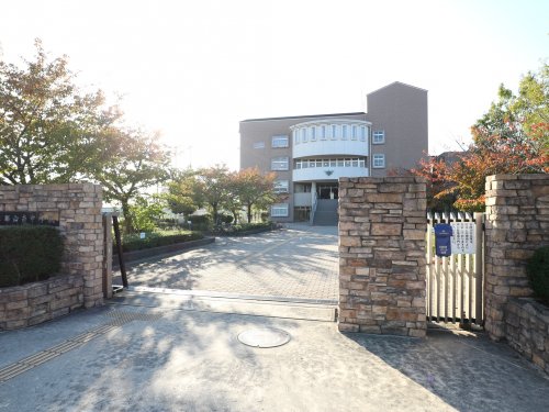 中学校　大和郡山市立郡山南中学校（中学校）まで472m
