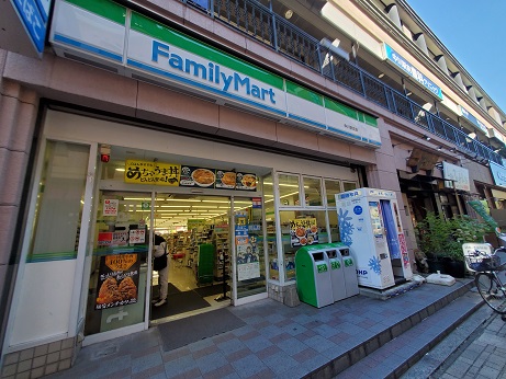 コンビニ　ファミリーマート中川駅前店（コンビニ）まで639m