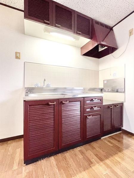 キッチン　上部にも収納有り